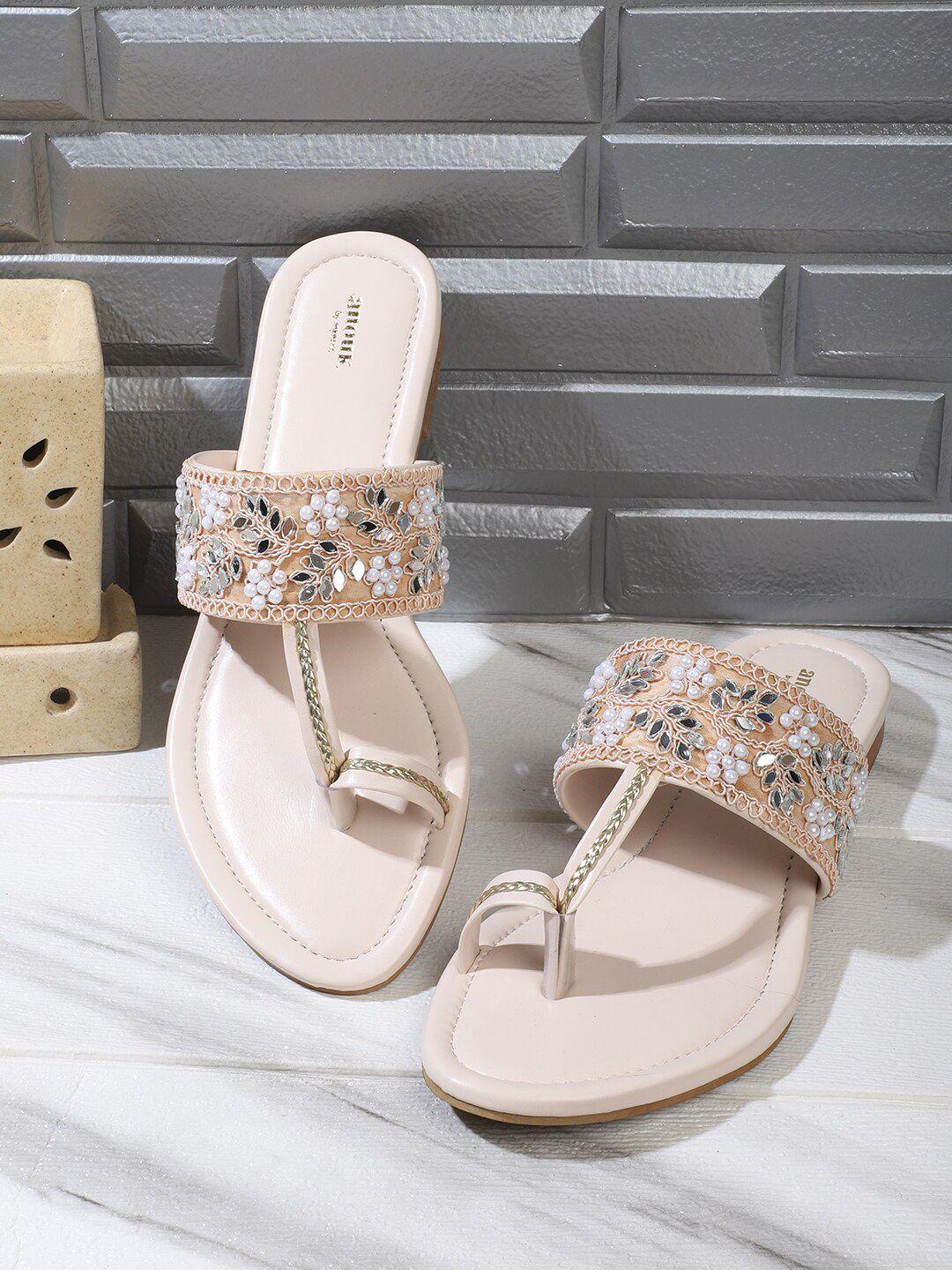 anouk cream-coloured embellished ethnic one toe flats