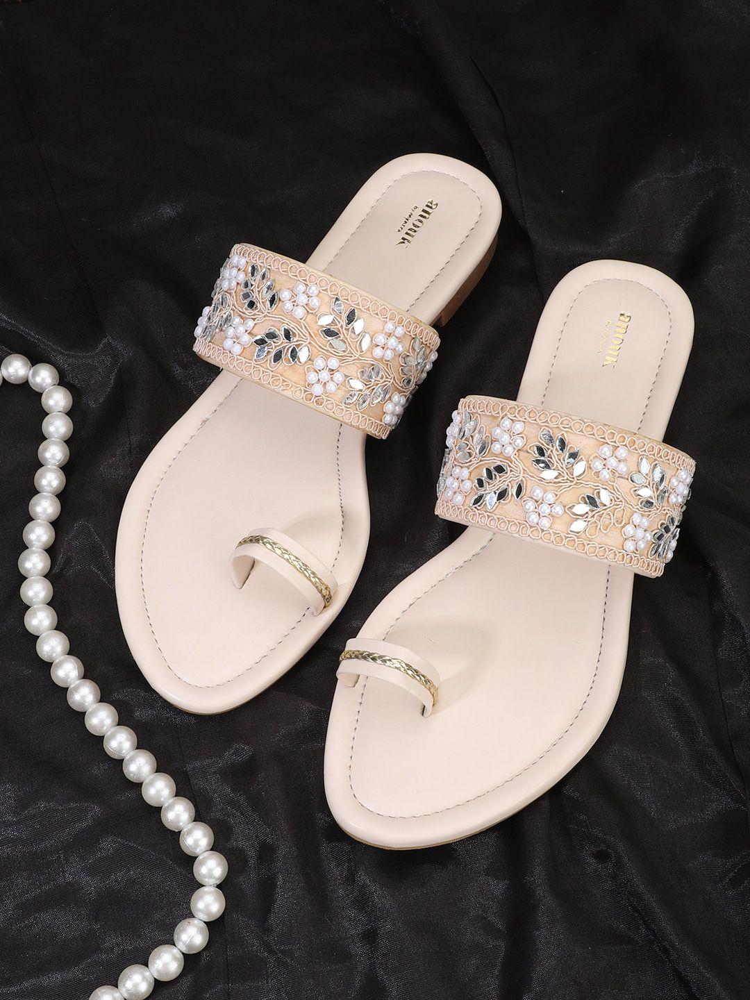 anouk cream-coloured embellished ethnic one toe flats