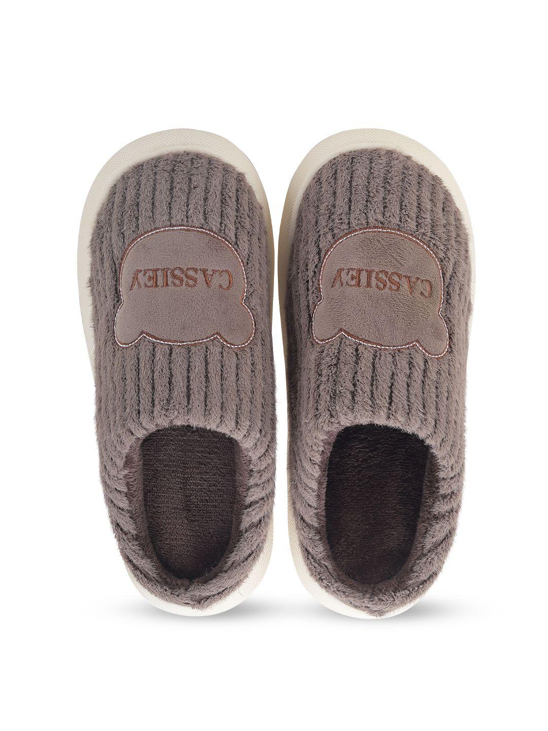 cassiey men self design fur room slippers