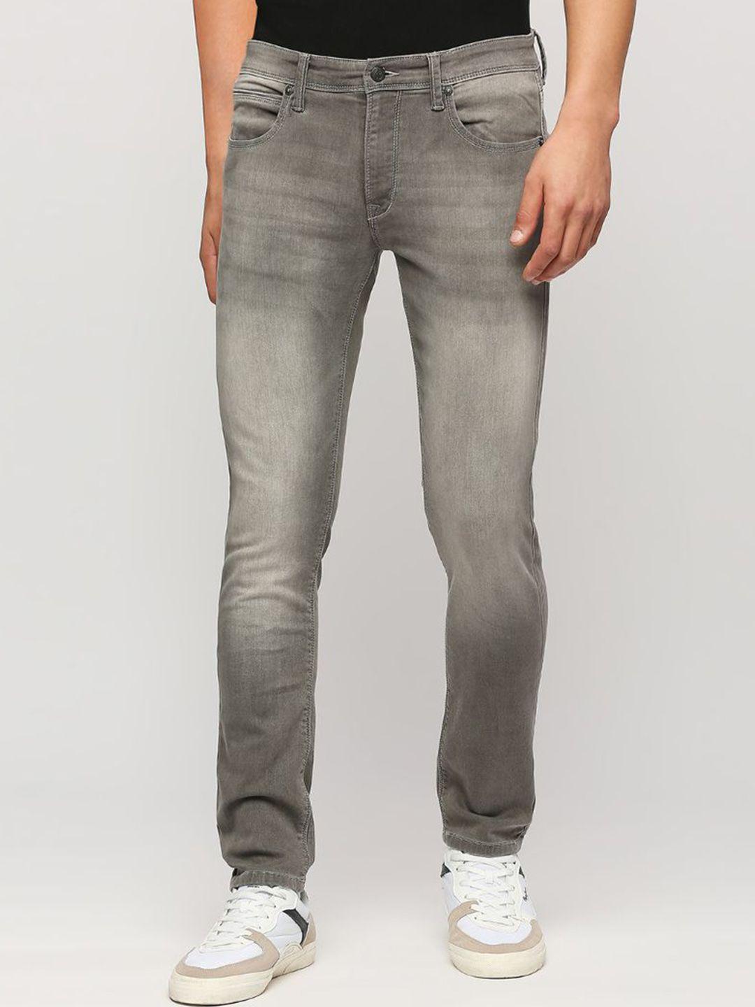 pepe jeans men slim fit low-rise whiskers and chevrons light fade jeans