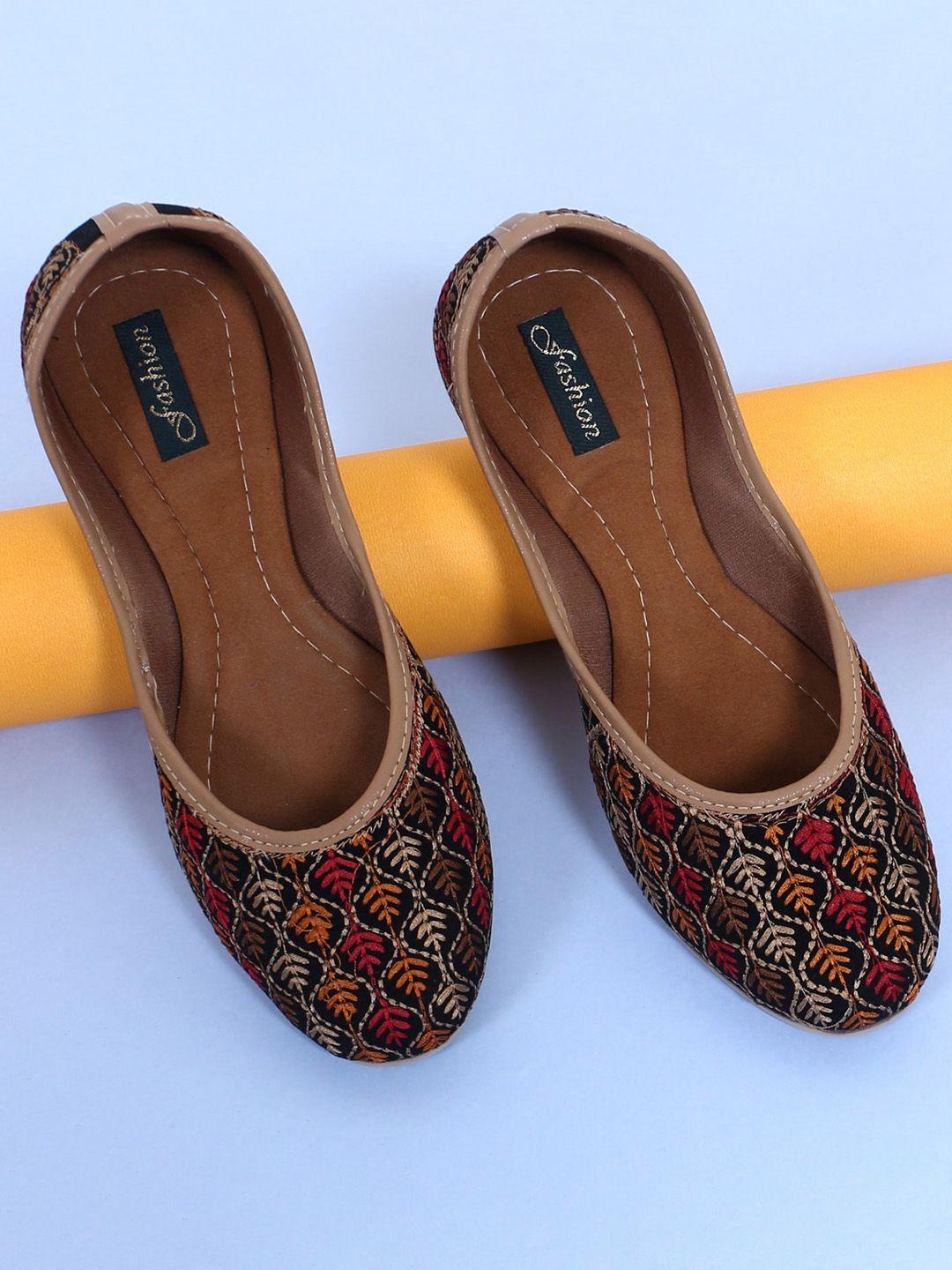 ravis embroidered ethnic mojaris