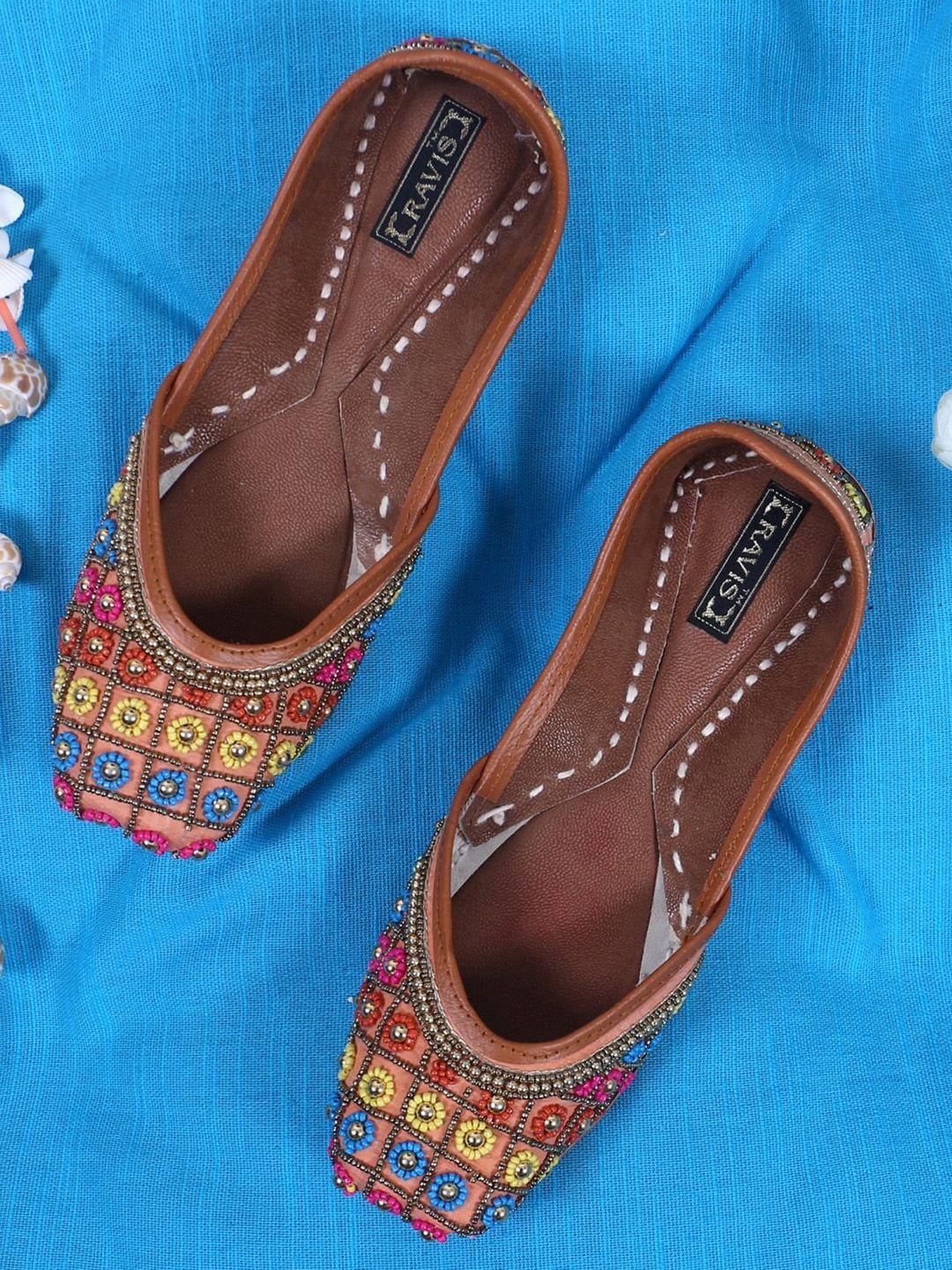 ravis embellished ethnic mojaris