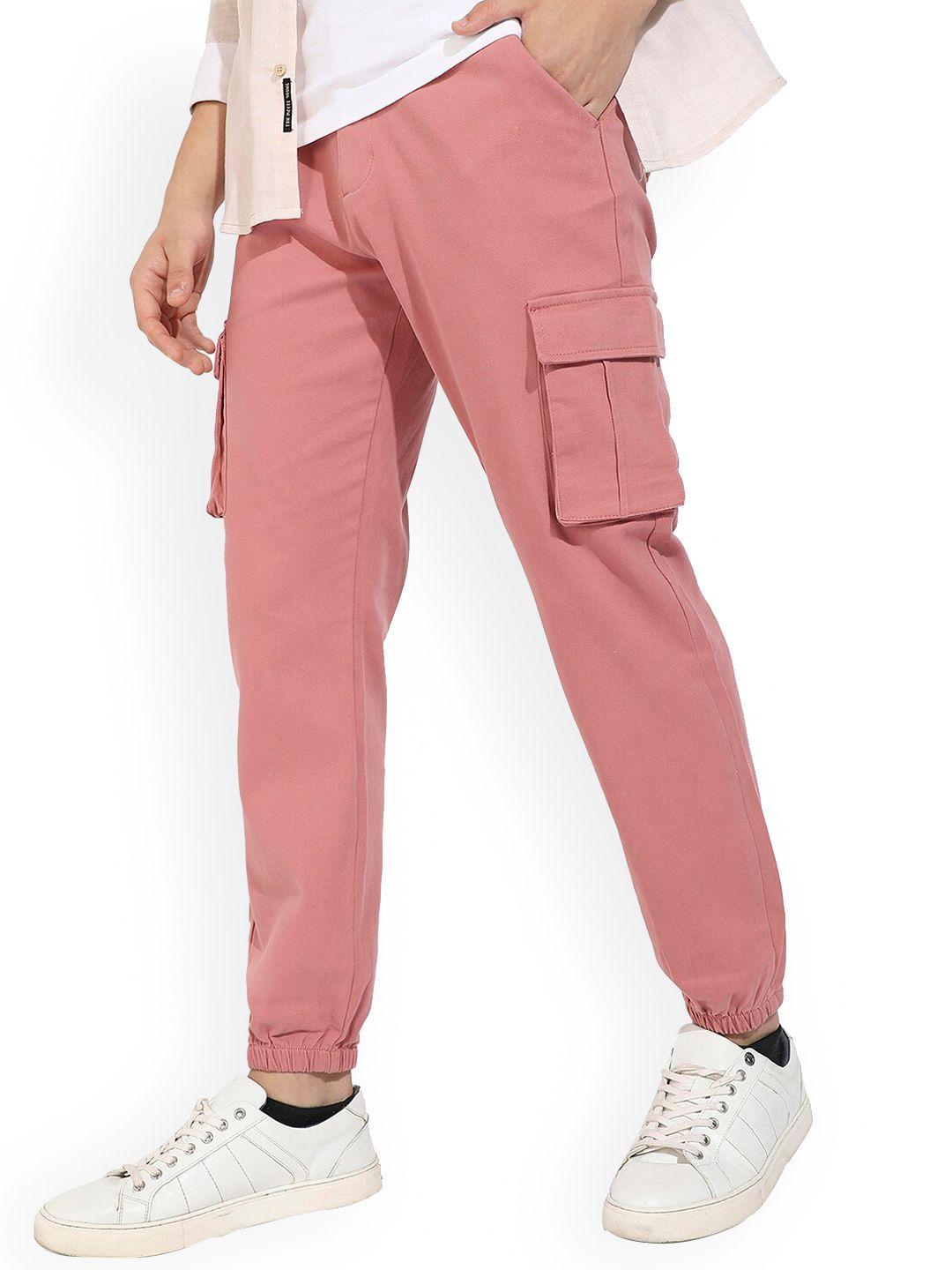 campus sutra men pink mid-rise relaxed cotton regular fit cargos