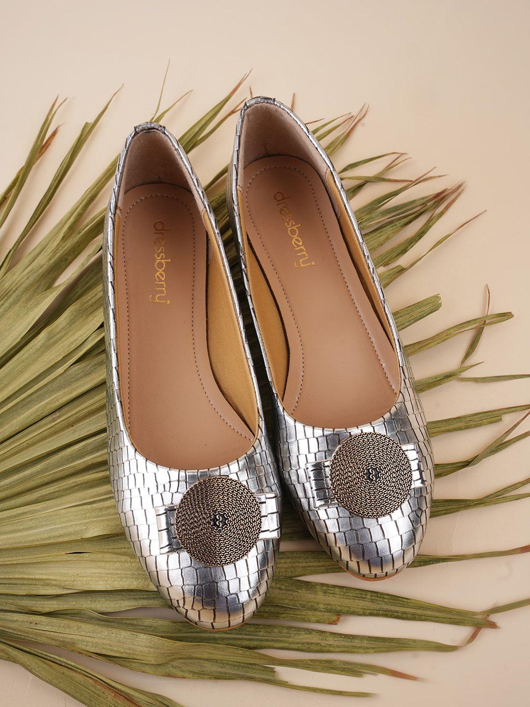 dressberry silver-toned textured ballerinas with embelished bows