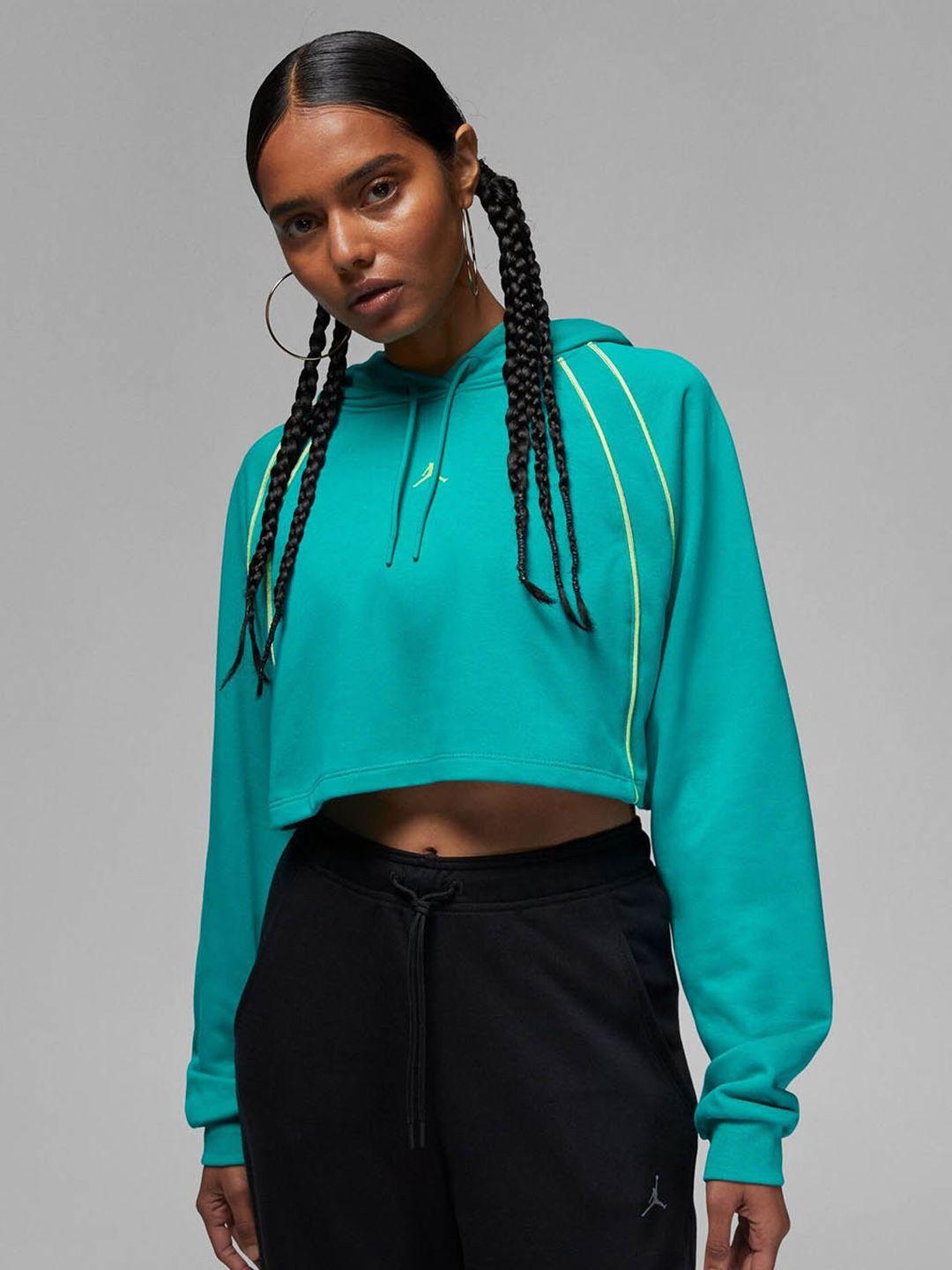 nike sports cropped sweatshirts