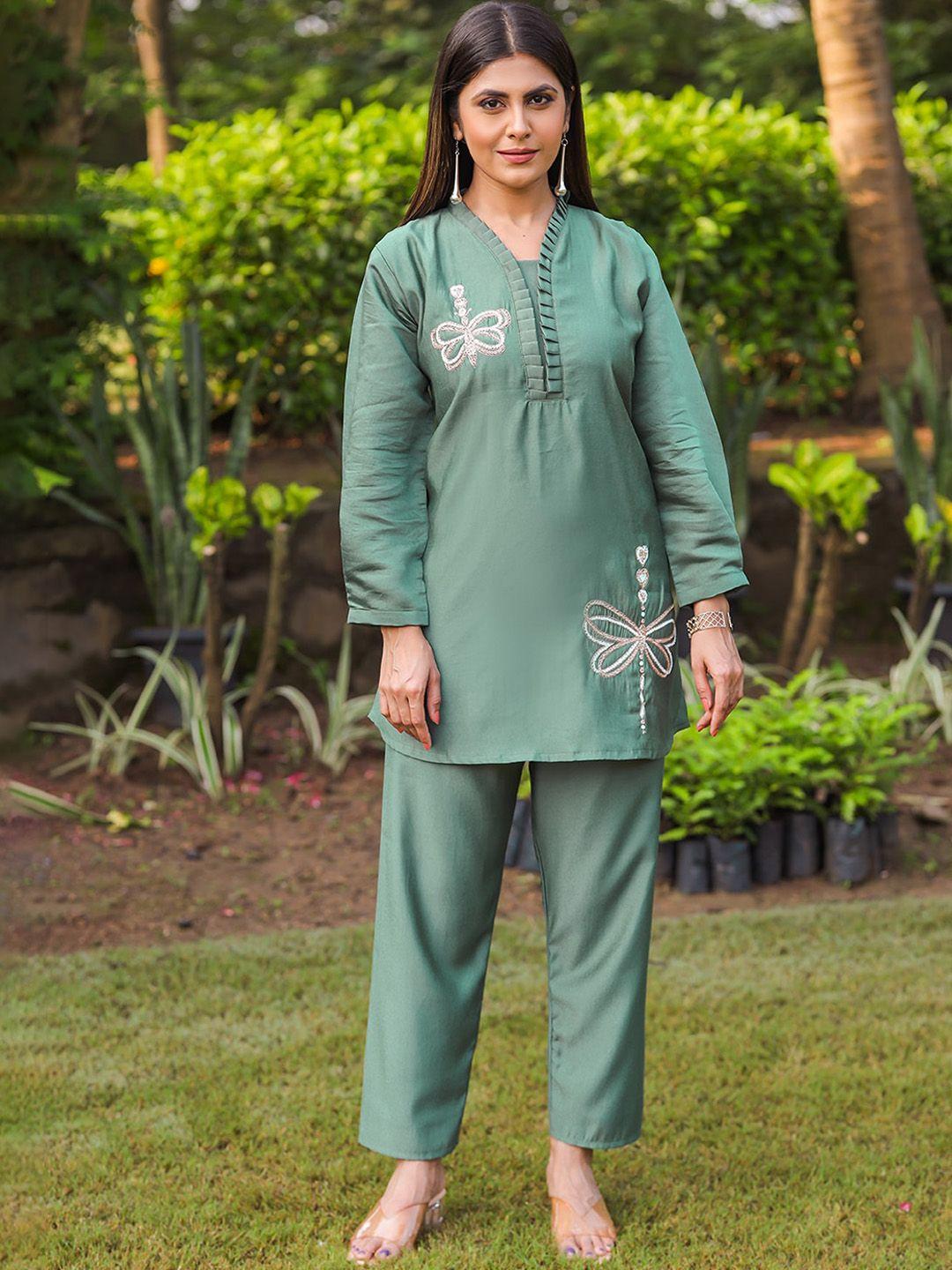 kiana embroidered kurti with trousers