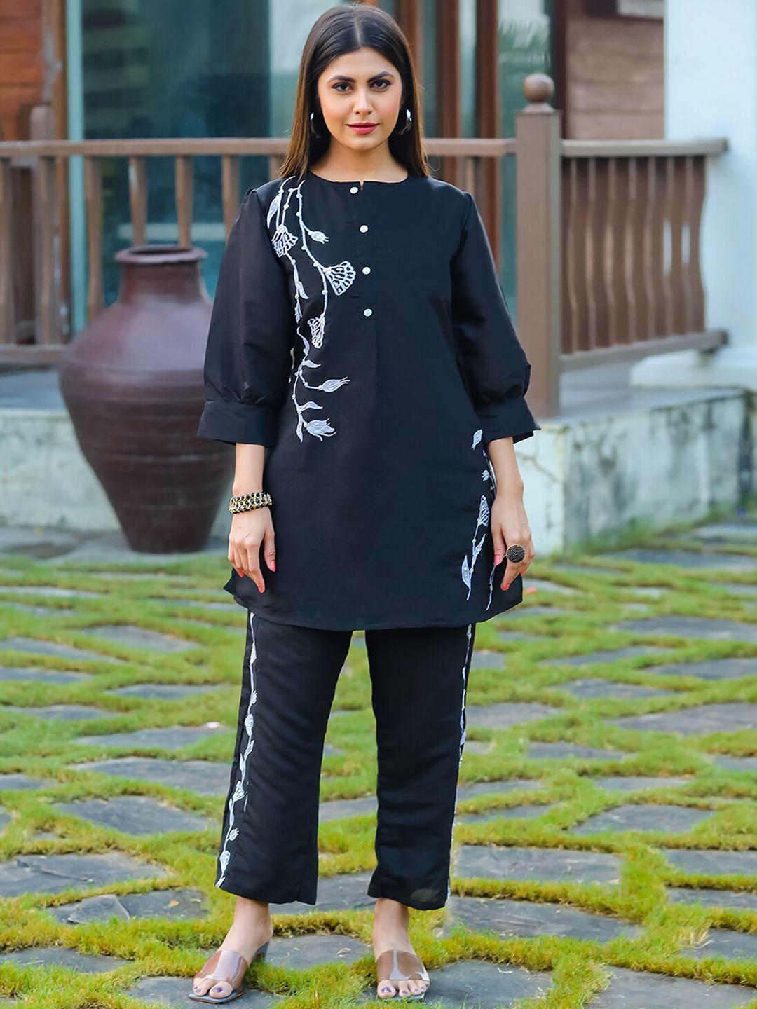 kiana embroidered regular kurti with trousers