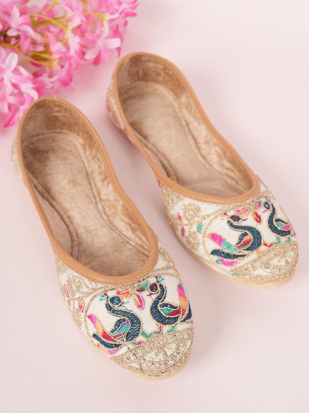 style shoes ethnic embellished round toe mojaris