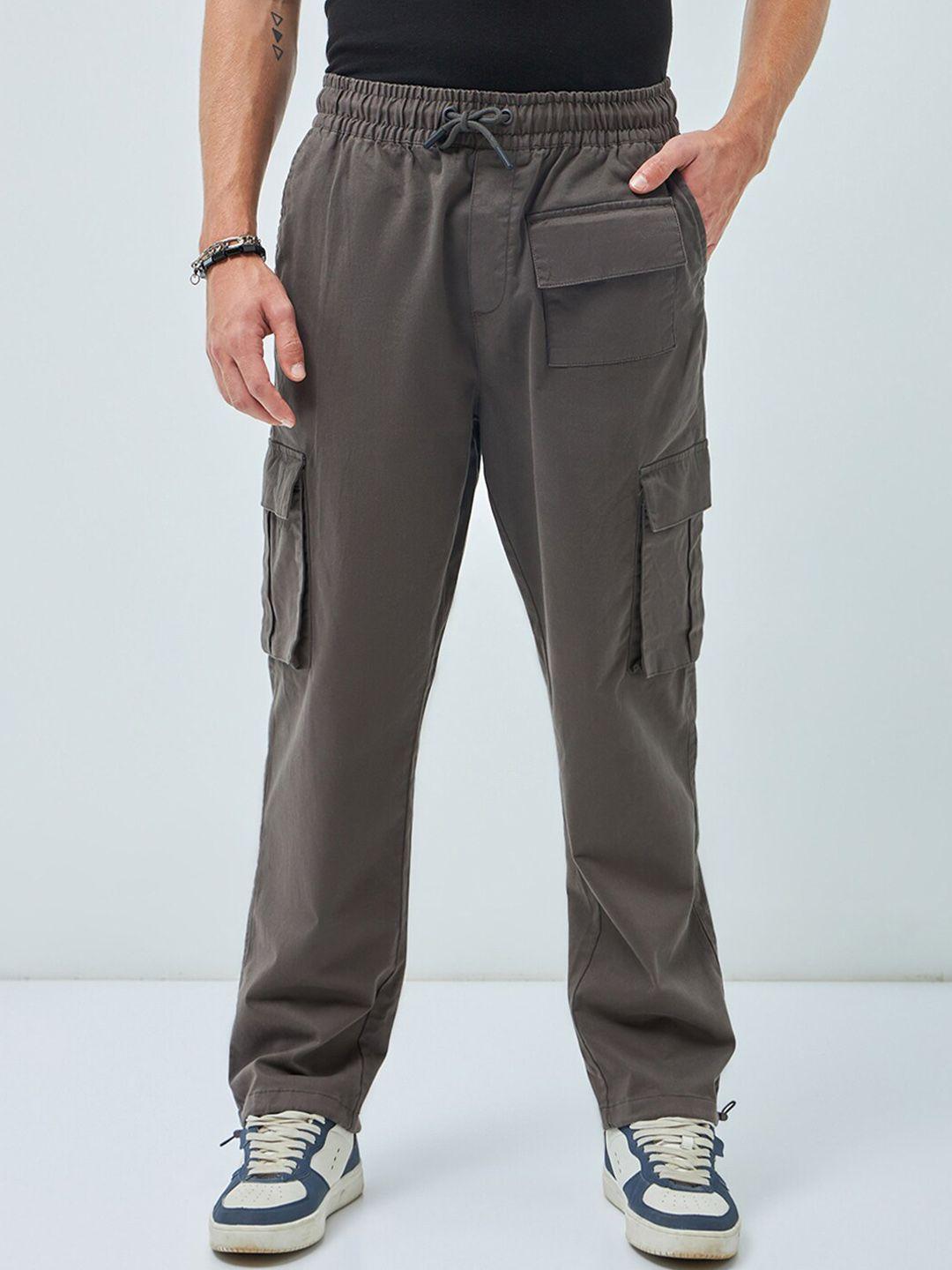 bewakoof men mid-rise loose fit oversized cargo trousers