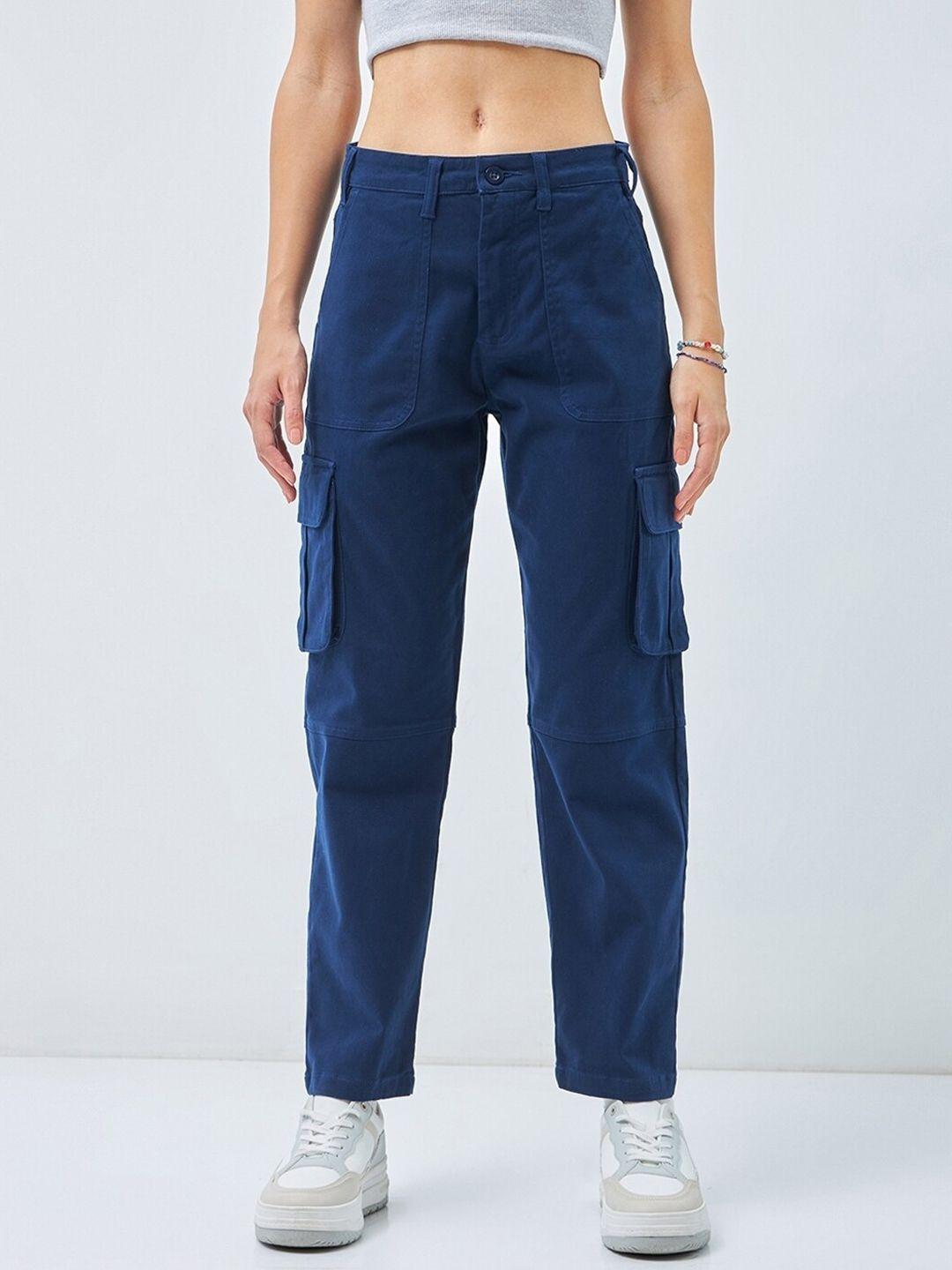 bewakoof women mid-rise straight cargo trousers