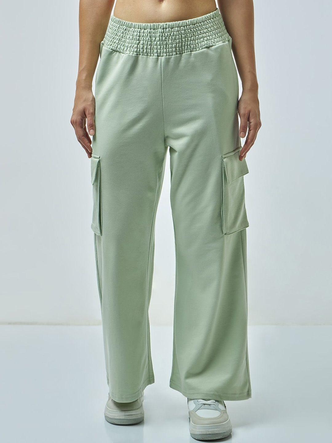 bewakoof women green straight fit cargos