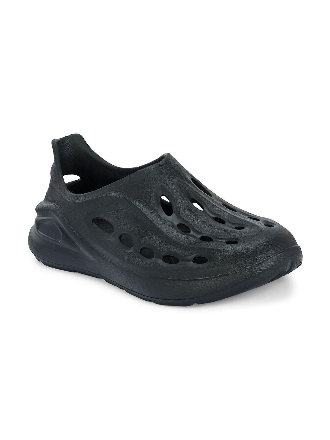 afrojack men self design croslite clogs