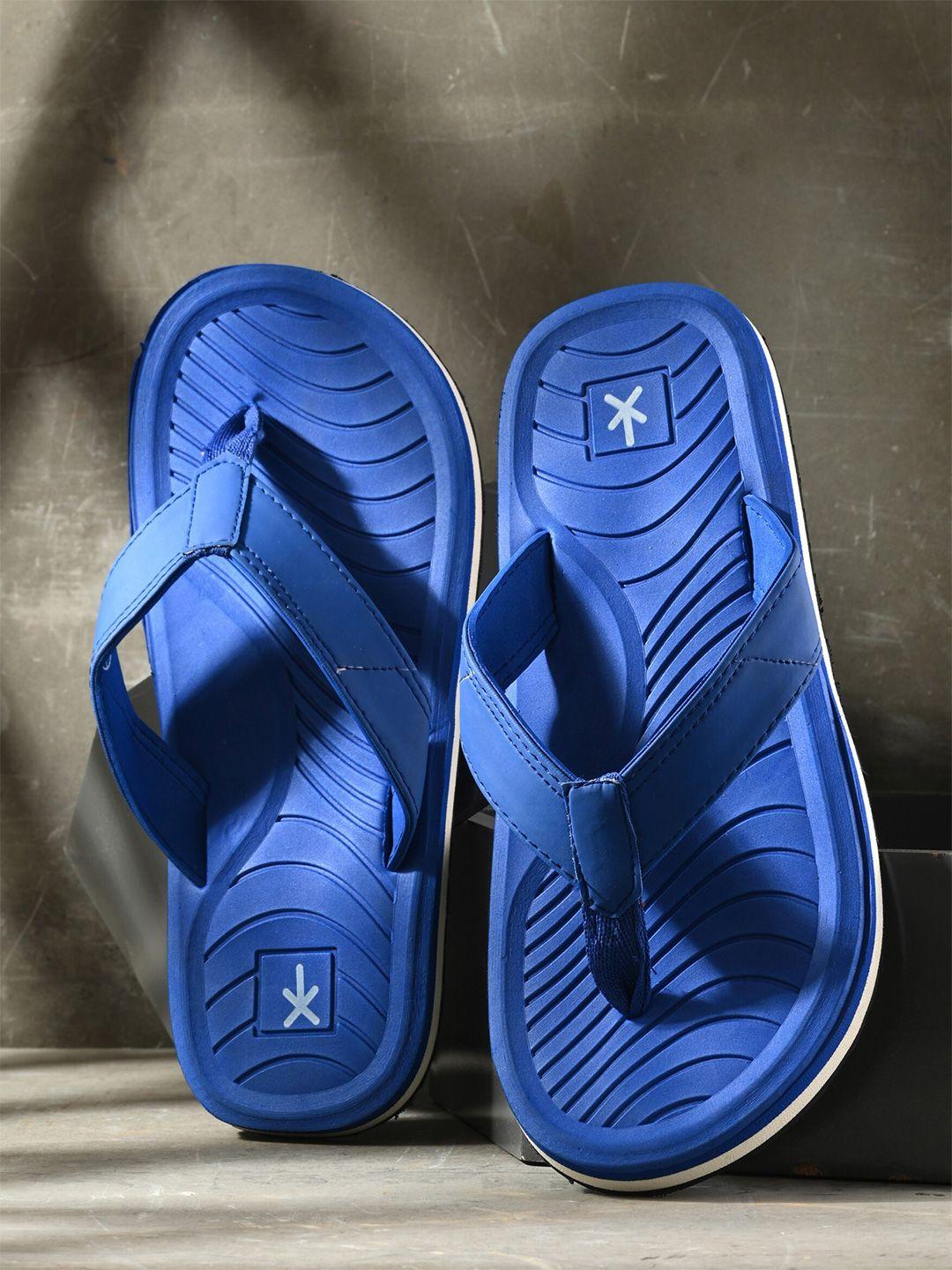 the roadster lifestyle co. men textured thong  flip flops