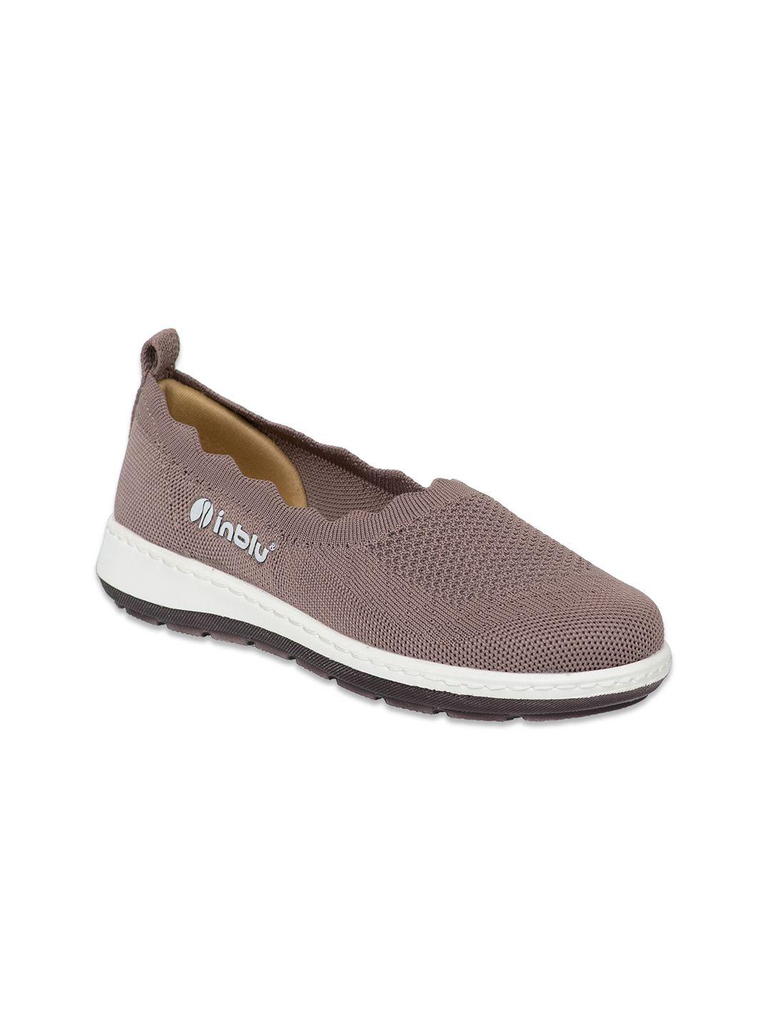 inblu women textured round toe slip-on sneakers