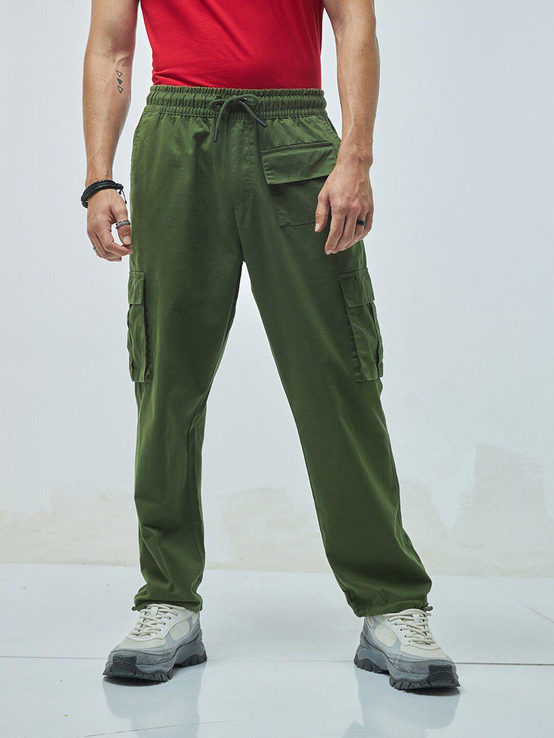 bewakoof men relaxed loose fit cotton oversized cargo trousers