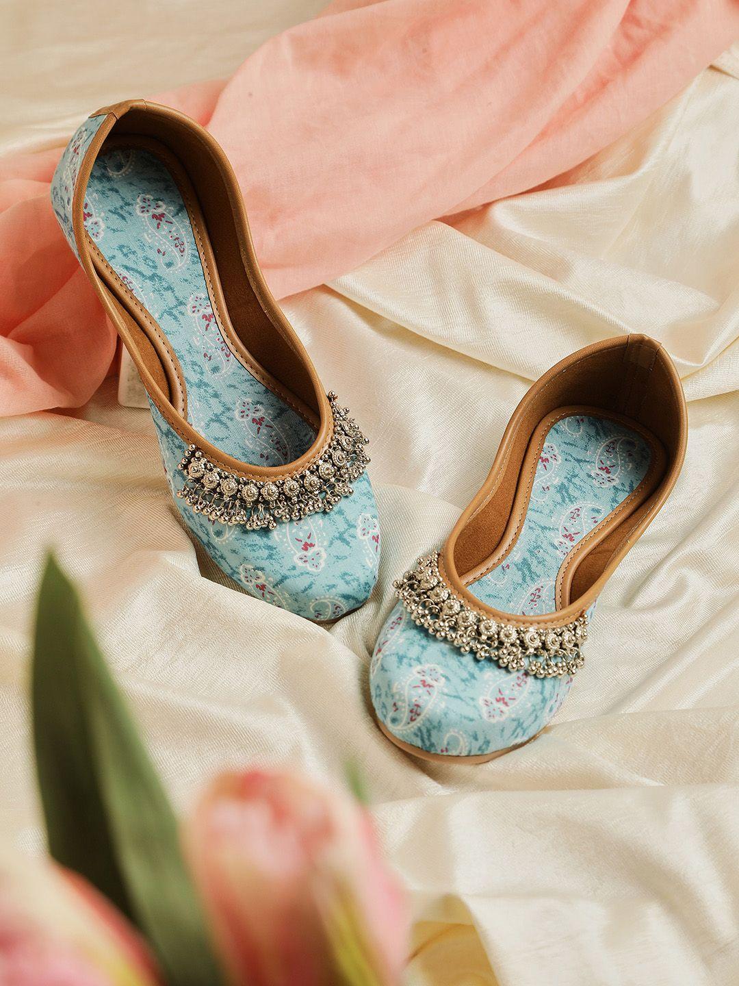 kiana printed round toe embellished mojaris