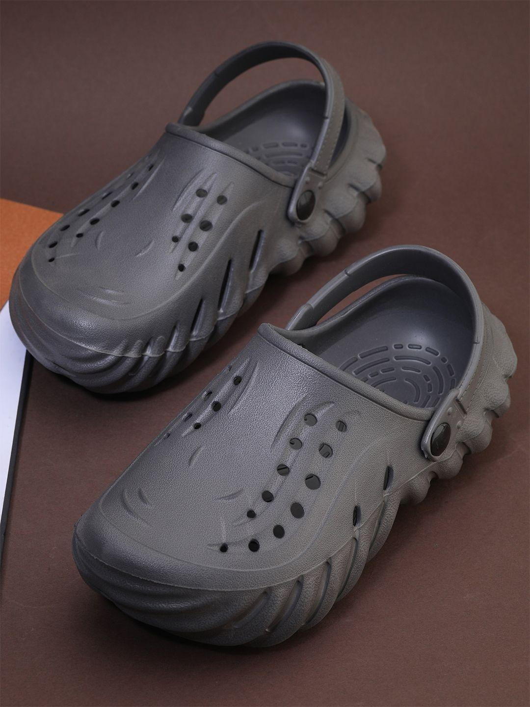 hrx by hrithik roshan men grey self design clogs