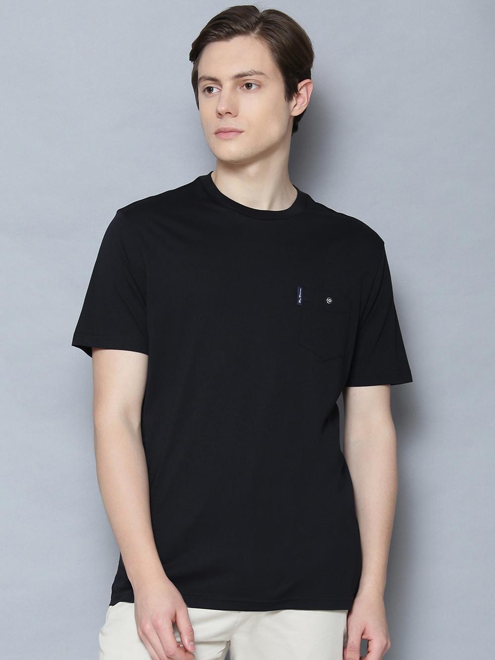 black solid round neck t-shirt