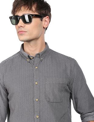 men grey button down collar geometric print casual shirt