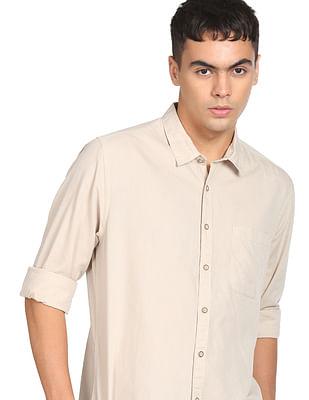 men light taupe solid slim fit casual shirt