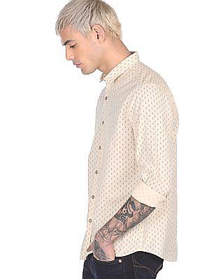 men cream spread collar printed casual shirt