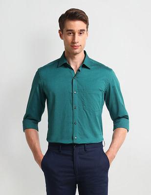 cutaway collar cotton shirt