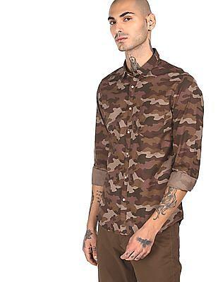 men brown spread collar camo print casual shirt