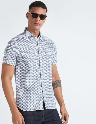 geometric print slim shirt