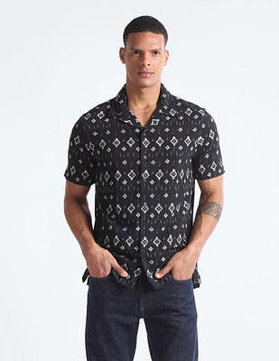 motif print seersucker relaxed shirt