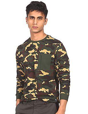 men green crew neck camo print sweatshirt