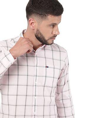 men light pink spread collar check casual shirt