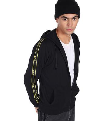 men black cotton solid hooded sweatshirt