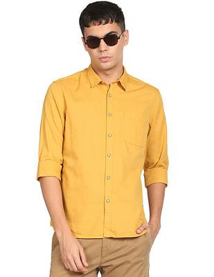 men mustard solid slim fit casual shirt