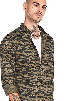 men olive spread collar camo print casual shirt