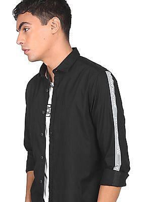 men black cotton brand tape casual shirt