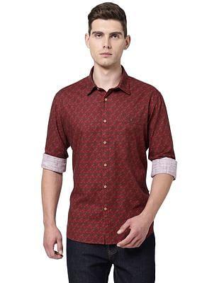 men maroon spread collar printed casual shirt