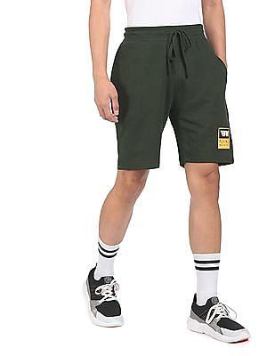 men dark green mid rise solid shorts