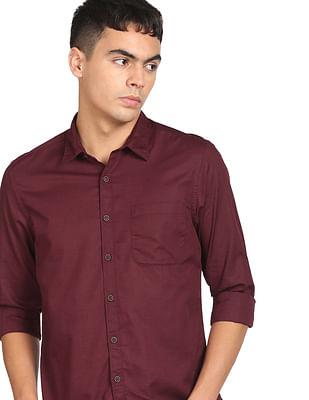 men wine solid slim fit casual shirt