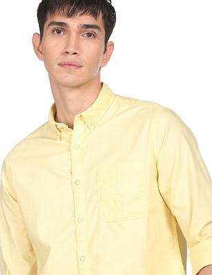 men light yellow solid button down collar casual shirt