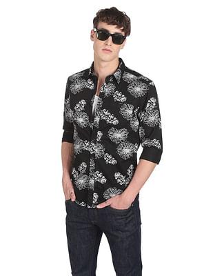 men black spread collar floral print casual shirt