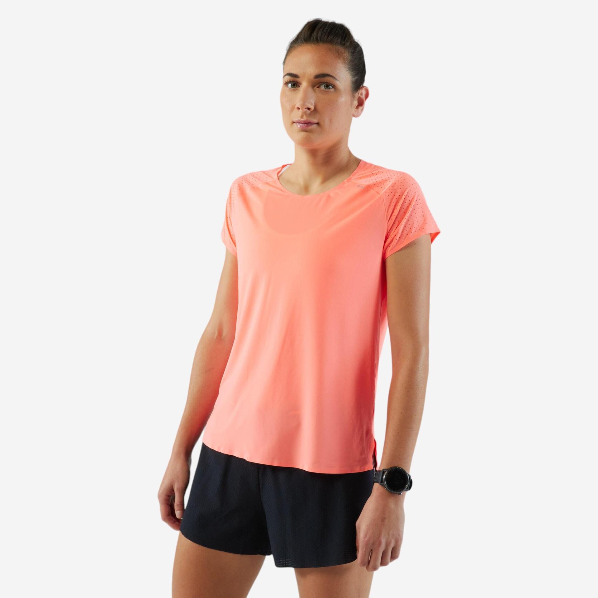 women's lightweight kiprun run 900 light running t-shirt - coral