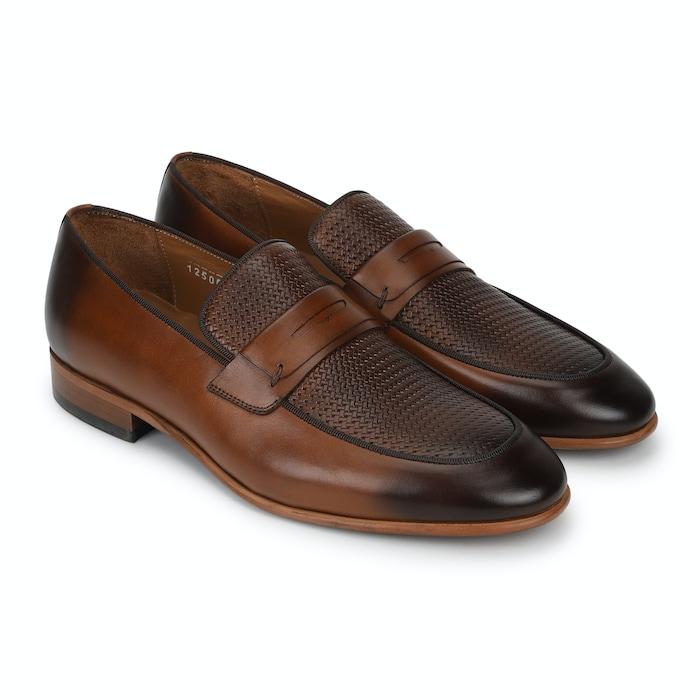 men tan contrast-textured top leather loafers