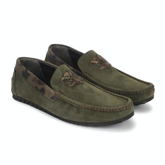 men olive solid loafers with filligree logo