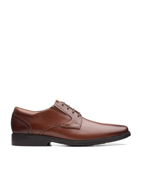 clarks men's clarkslite brown derby shoes