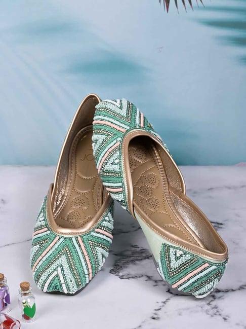 jove women's sea green ethnic juttis