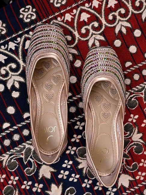 jove women's gold ethnic juttis