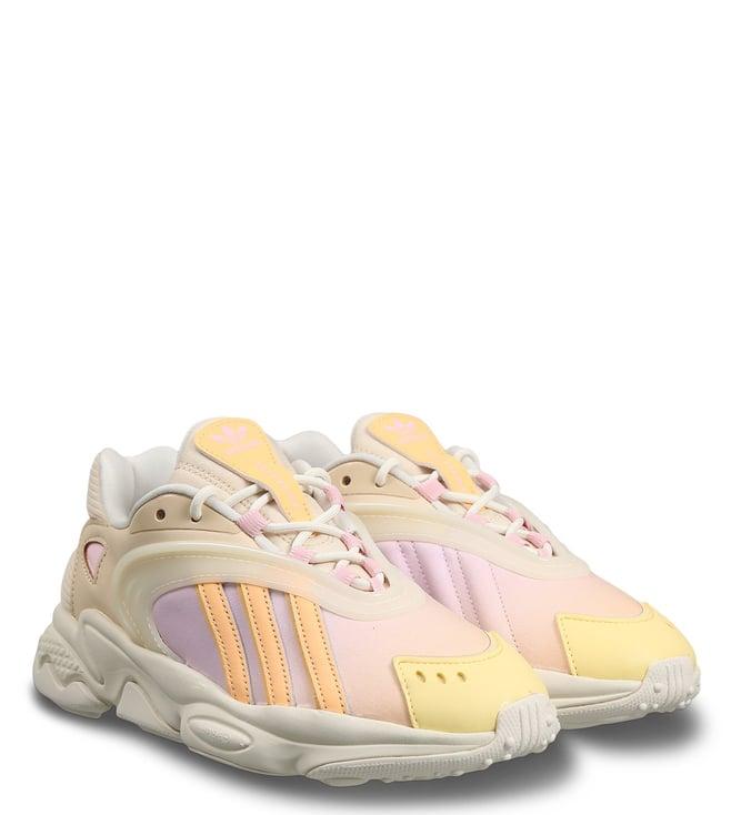 adidas originals women's ozavage owhite/aciora/sanstr sneakers