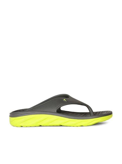 bata men's grey flip flops