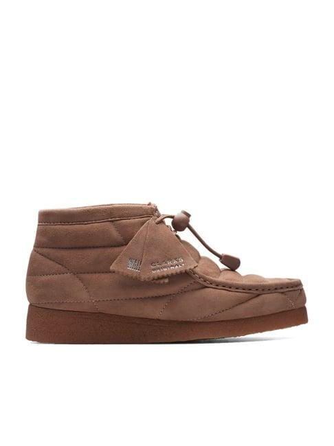 clarks women's wallabee dusty pink chukka boots