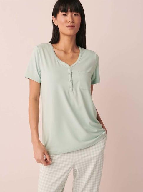 la vie en rose green v neck t-shirt